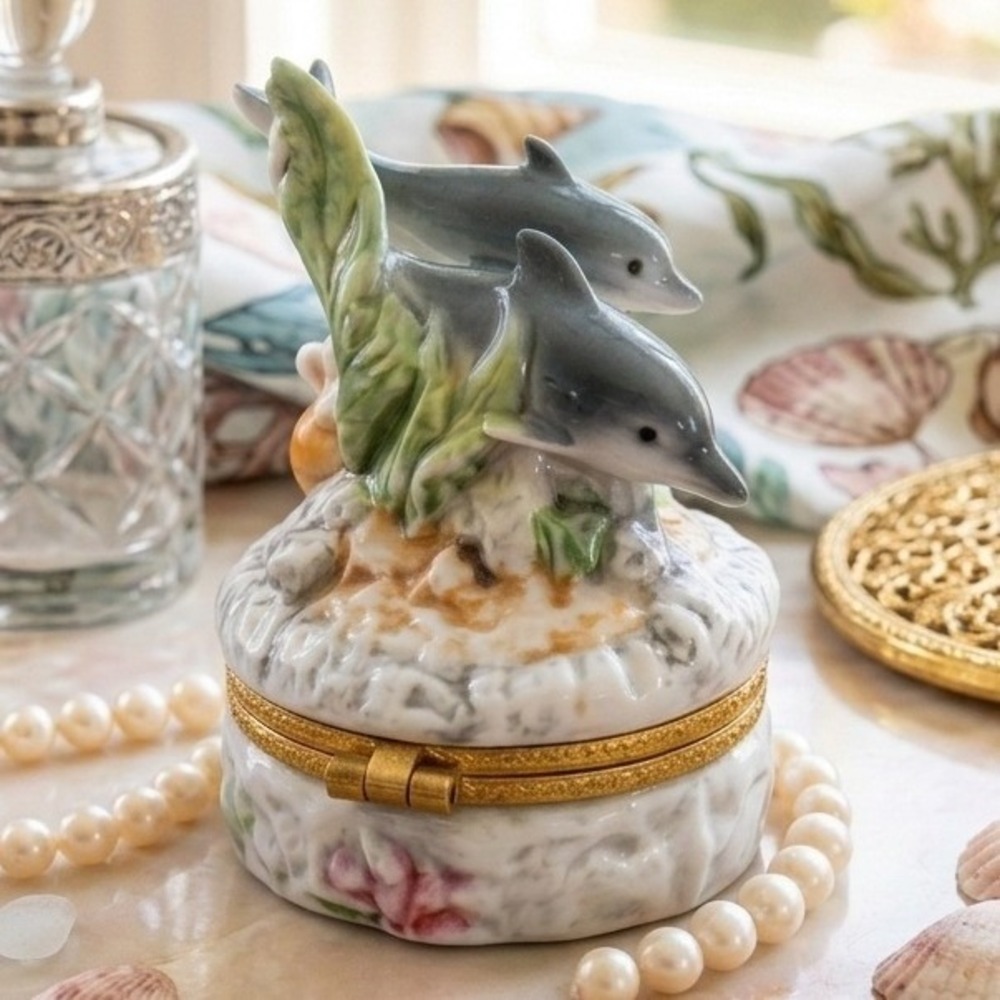 Vintage 1998 Genmore Corp 2.5" 3" hinged porcelain Dolphin trinket box Jewelry